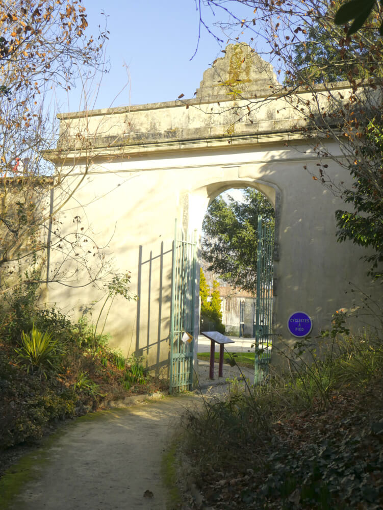 Porte en arche mairie de Marans