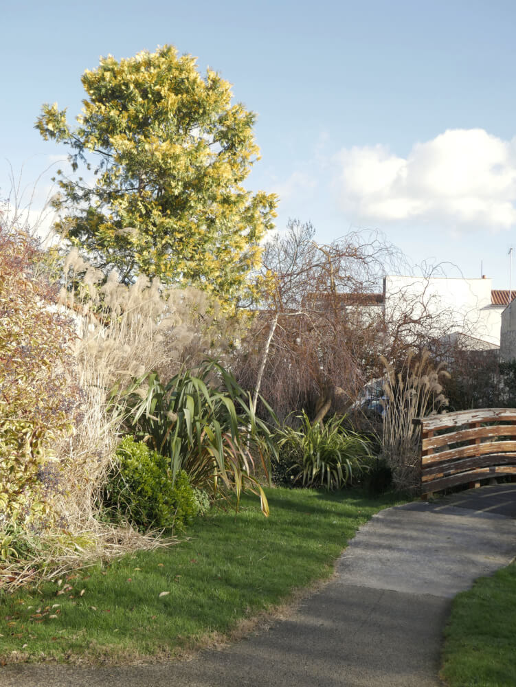 Pont en bois mairie de Marans